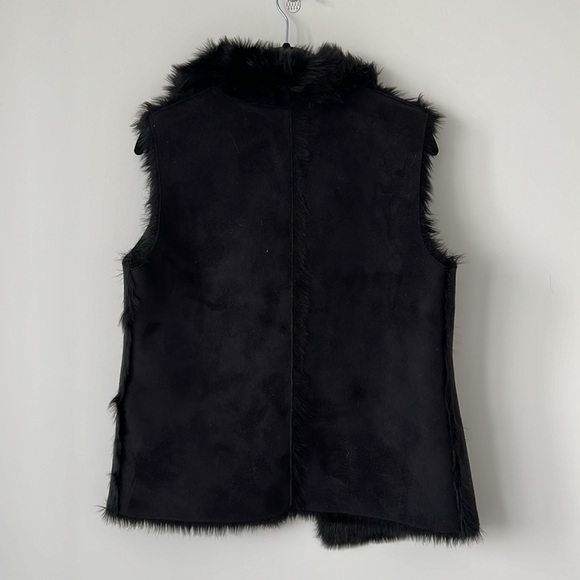 RW&CO Faux Fur/Suede Reversible Vest - Picture 3 of 5